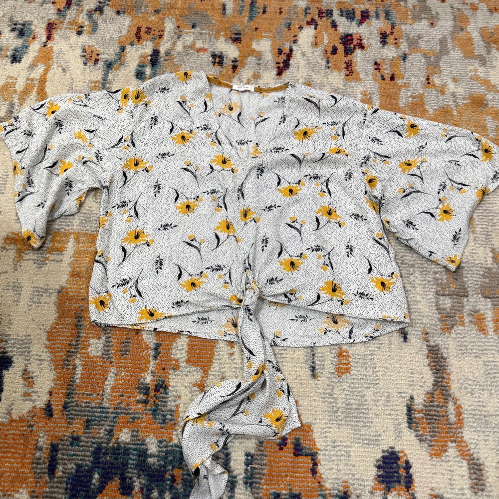 Floral light crop blouse sz small Maurices ladies women top blouse shirt clothes